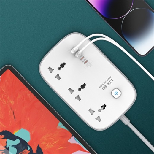 شريط طاقة متعدد المنافذ عالمي 3 منافذ تيار متردد 4 منافذ USB من لدنيو - يتم التوصيل بواسطة توصيل فاست
